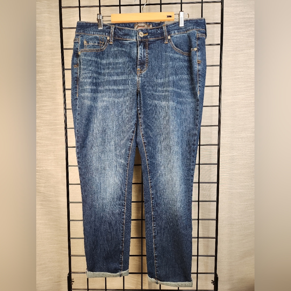 Torrid NWT womans size 14 Boyfriend Straight Mid Rise